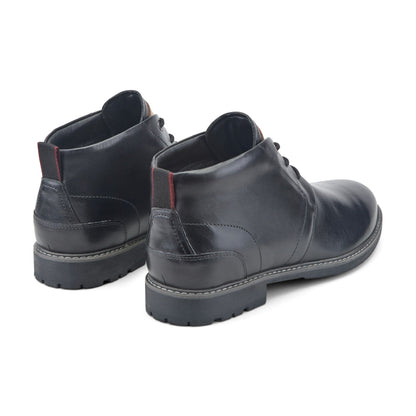 Men Tolan Lace-Up Leather Chukka Boots