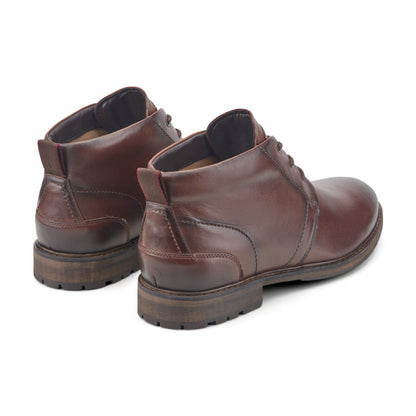Men Tolan Lace-Up Leather Chukka Boots